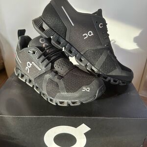 On Women’s running, Black waterproof mesh, Lunar Trainers size 6